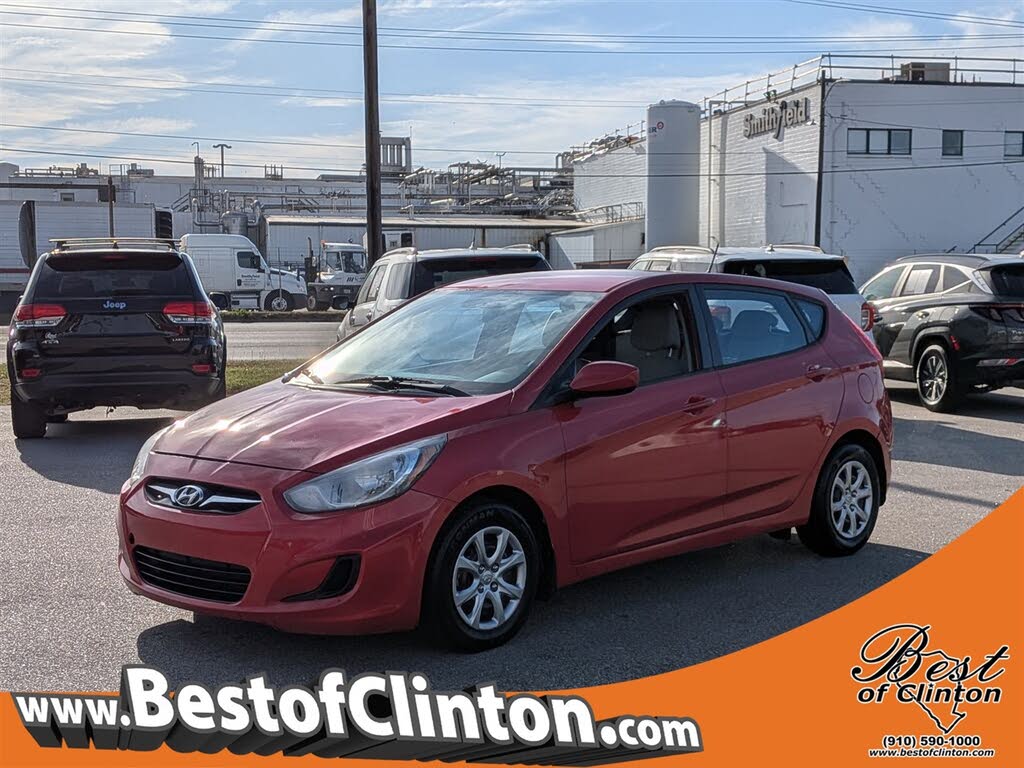 2014 Hyundai Accent GS 4-Door Hatchback FWD