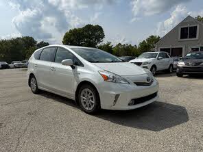Toyota Prius v Three FWD