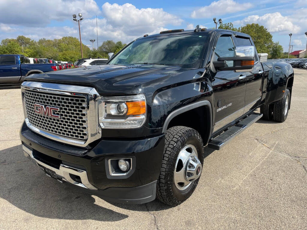 2015 GMC Sierra 3500HD Denali Crew Cab LB DRW 4WD