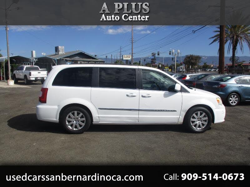 2014 Chrysler Town & Country Touring FWD
