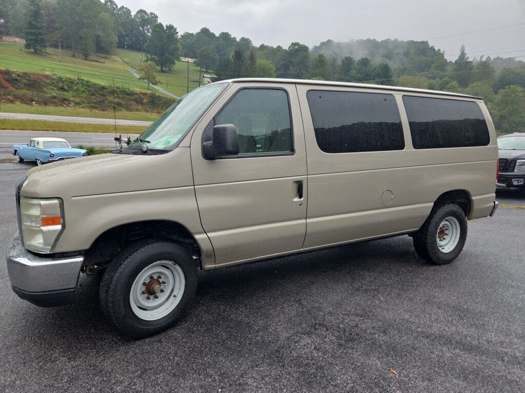 2011 Ford E-Series E-350 XLT Super Duty Passenger Van