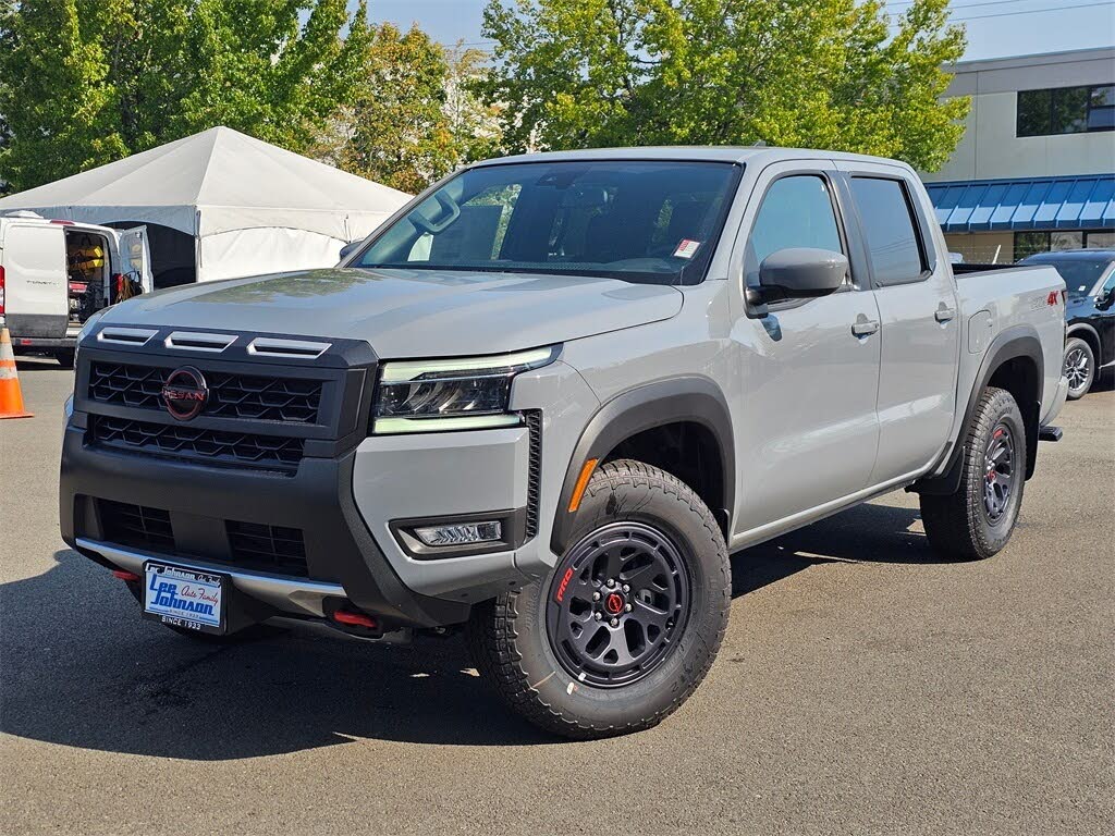 2025 Nissan Frontier PRO-4X Crew Cab 4WD