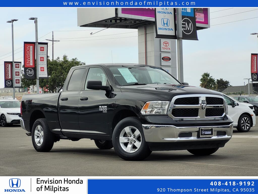 2024 RAM 1500 Classic SLT Quad Cab 4WD