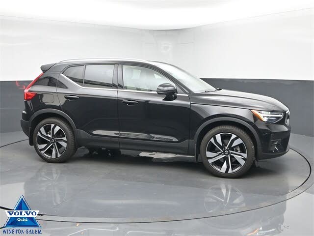 2024 Volvo XC40 B5 Plus Bright Theme AWD