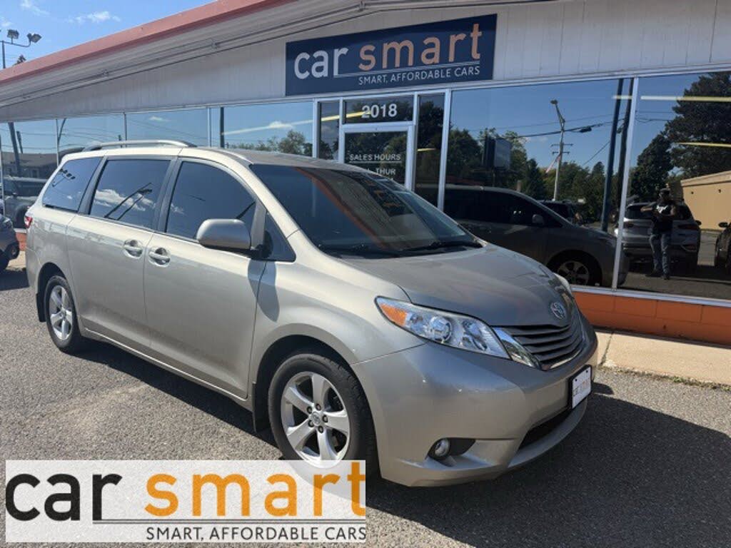 2017 Toyota Sienna LE 7-Passenger Auto Access Seat FWD