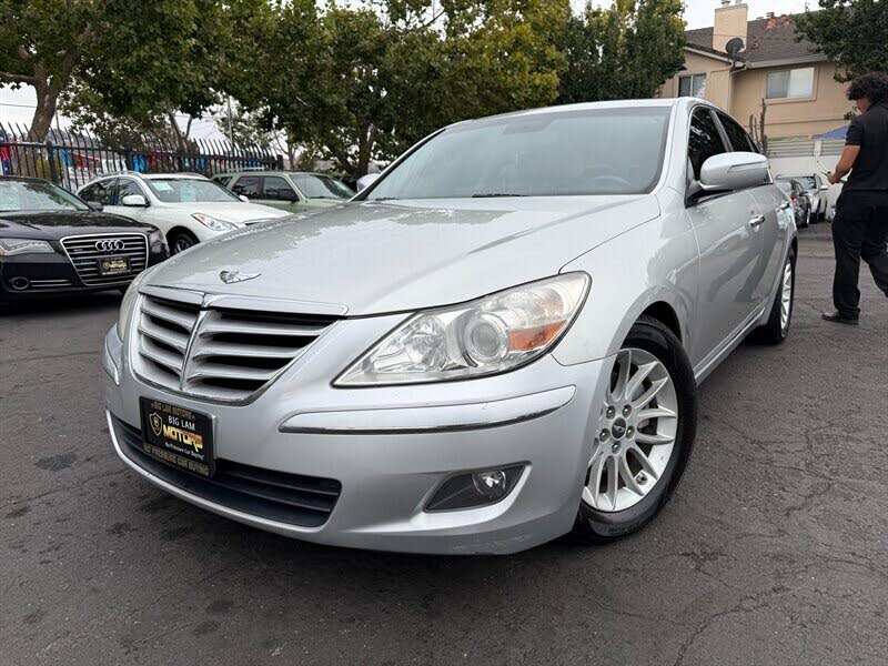 2010 Hyundai Genesis 3.8 Premium RWD