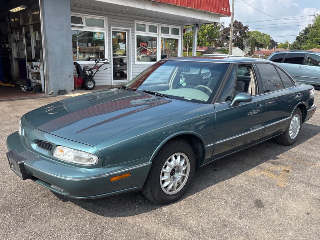1997 Oldsmobile Eighty-Eight 4 Dr LS Sedan