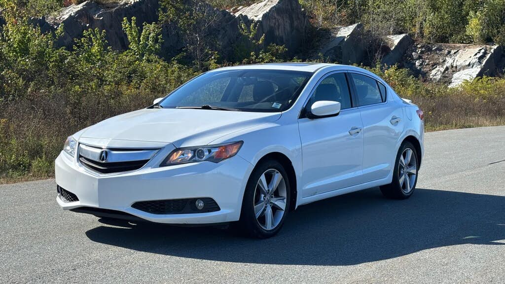 2014 Acura ILX 2.0L FWD with Technology Package