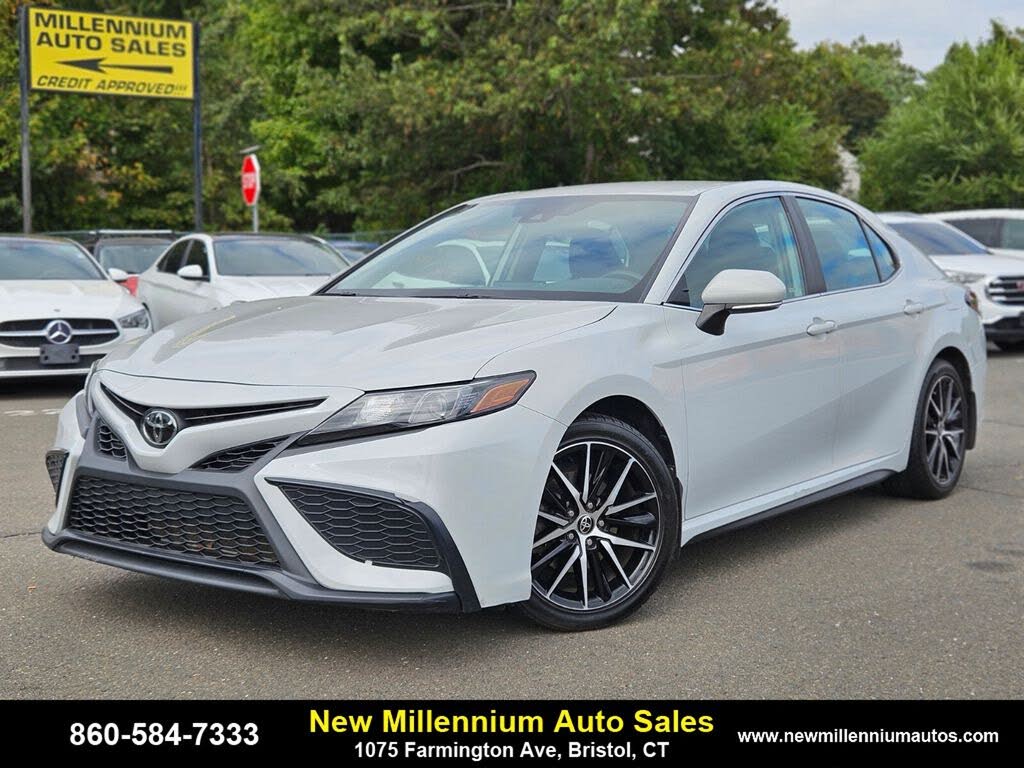 2022 Toyota Camry SE AWD