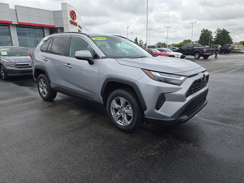 2025 Toyota RAV4 XLE FWD