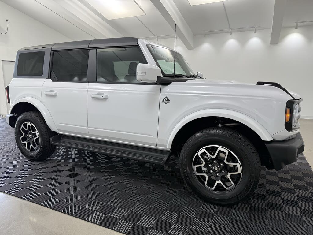 2025 Ford Bronco Outer Banks 4-Door 4WD