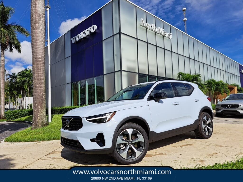 2026 Volvo XC40 B5 Plus AWD