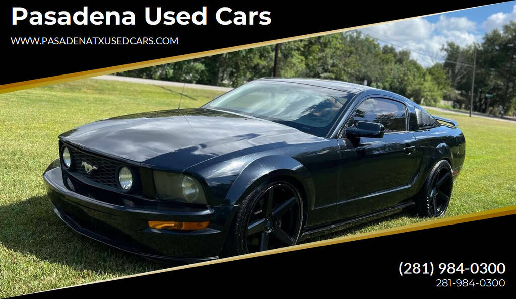 2005 Ford Mustang GT Deluxe Coupe RWD