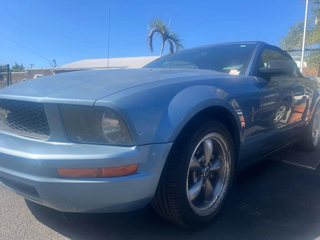 2007 Ford Mustang V6 Deluxe Convertible RWD