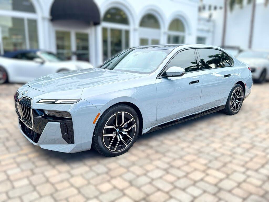 2025 BMW 7 Series 740i RWD