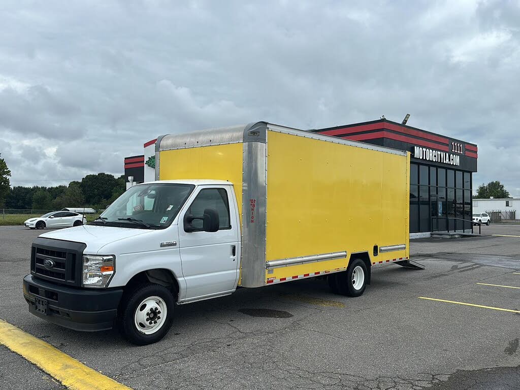 2022 Ford E-Series Chassis E-350 SD Cutaway SB RWD