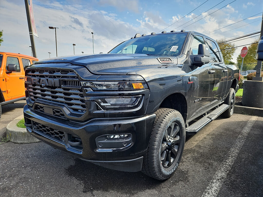 2025 RAM 2500 Big Horn Crew Cab 4WD