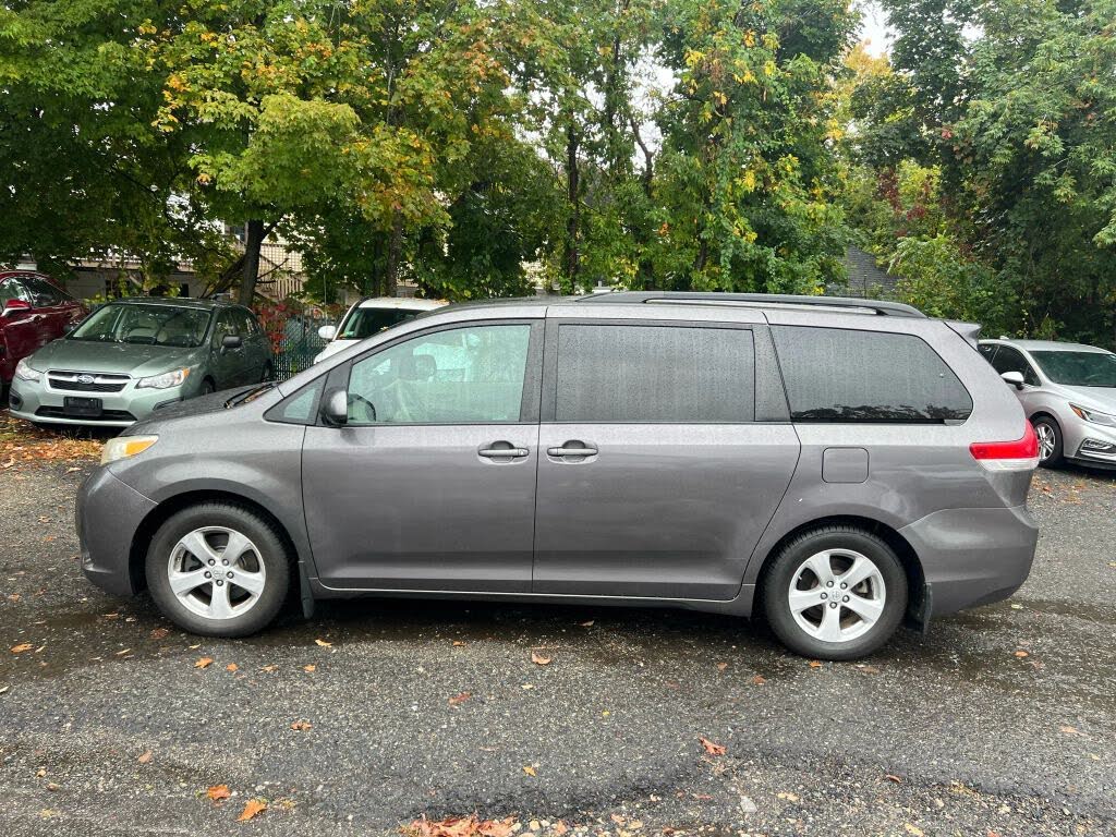 2011 Toyota Sienna 7-Passenger V6 FWD
