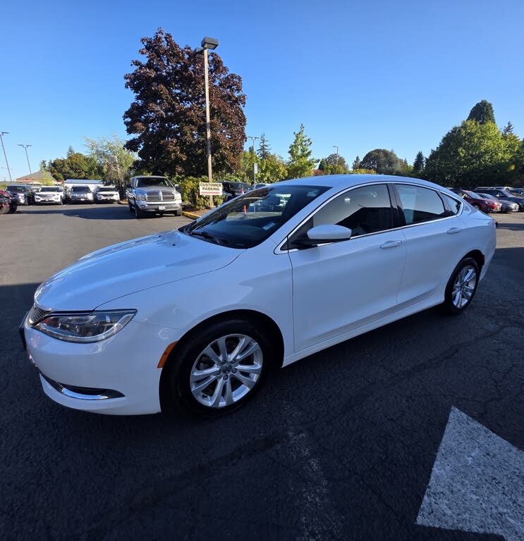 2015 Chrysler 200 Limited Sedan FWD
