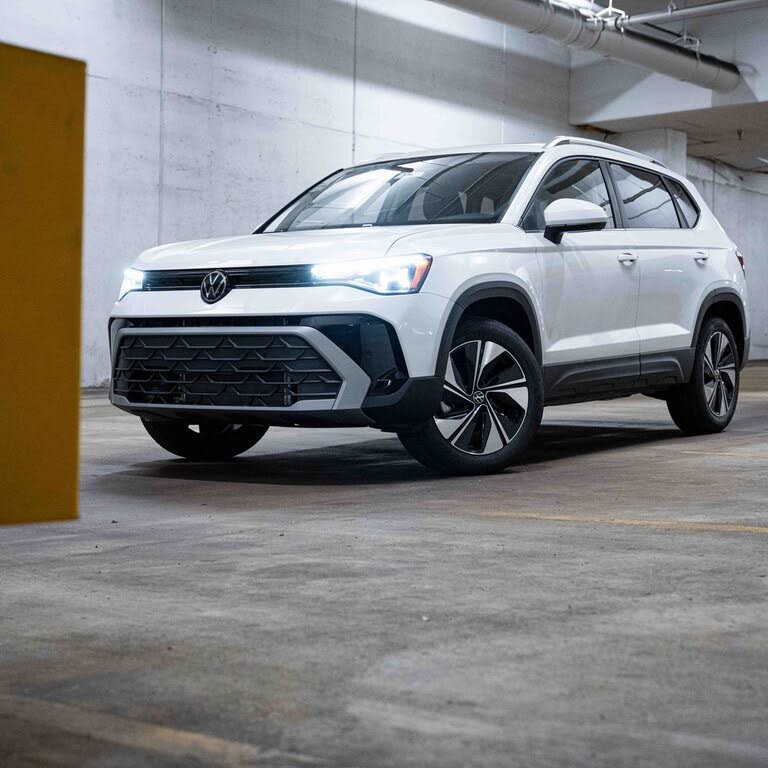 2025 Volkswagen Taos SE 4Motion