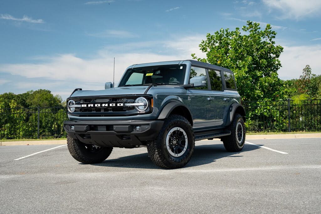 2025 Ford Bronco Outer Banks 4-Door 4WD