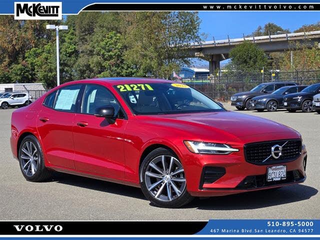 2022 Volvo S60 B5 Momentum AWD