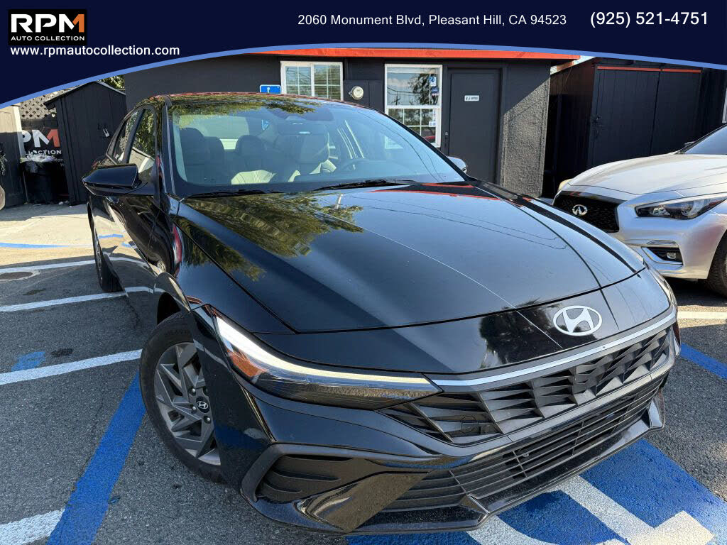 2024 Hyundai Elantra SEL FWD