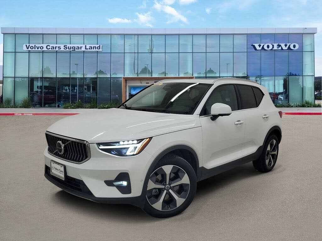 2025 Volvo XC40 B5 Plus Bright Theme AWD