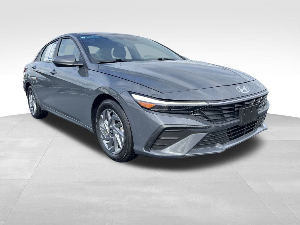 2024 Hyundai Elantra SEL FWD