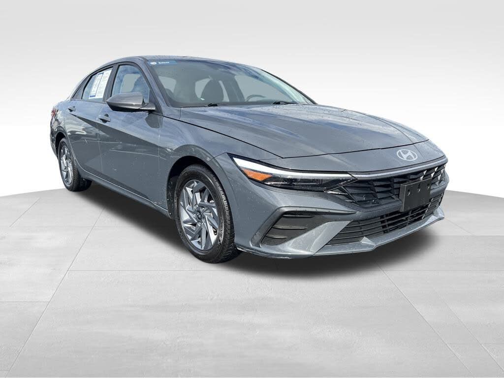 2024 Hyundai Elantra SEL FWD