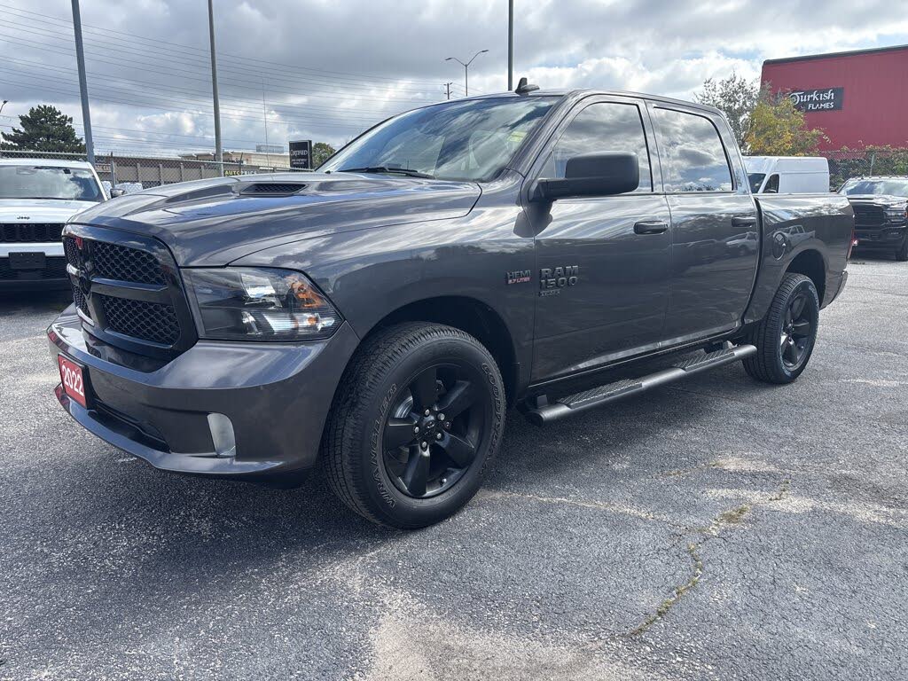 RAM 1500 Classic Express Crew Cab 4WD 2022