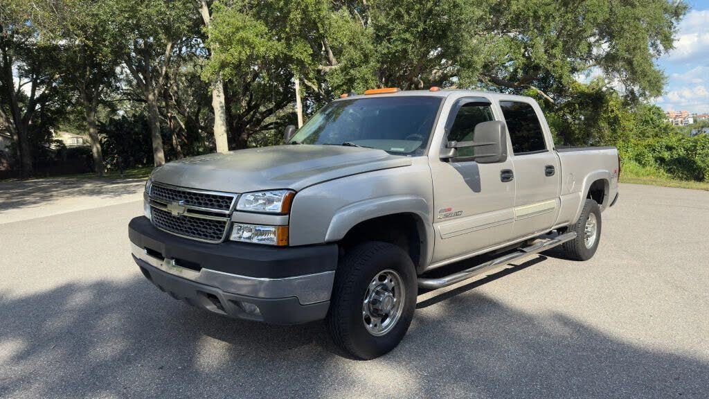 2005 Chevrolet Silverado 2500HD LS Crew Cab 4WD