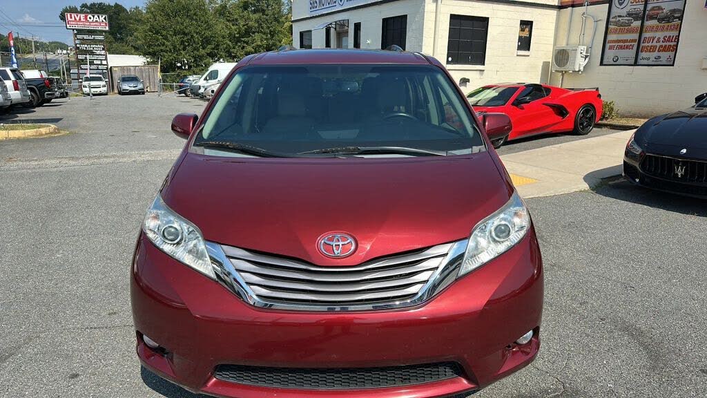 2015 Toyota Sienna XLE 7-Passenger Auto Access Seat