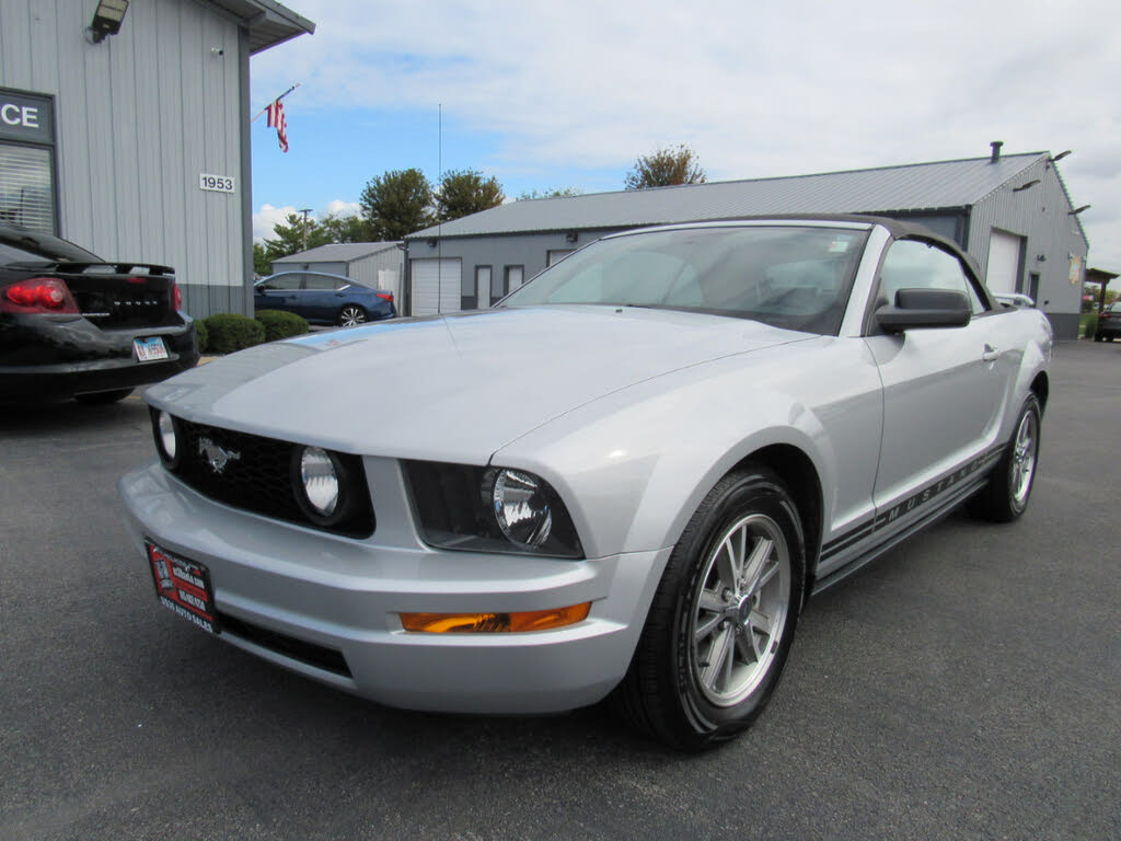 2005 Ford Mustang V6 Premium Convertible RWD