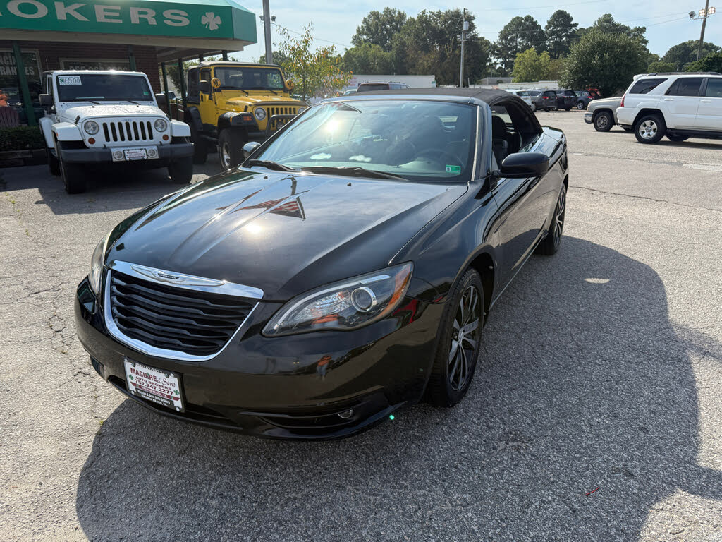 2011 Chrysler 200 S Convertible FWD