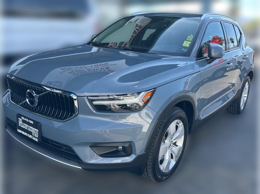 2022 Volvo XC40 T5 Momentum AWD