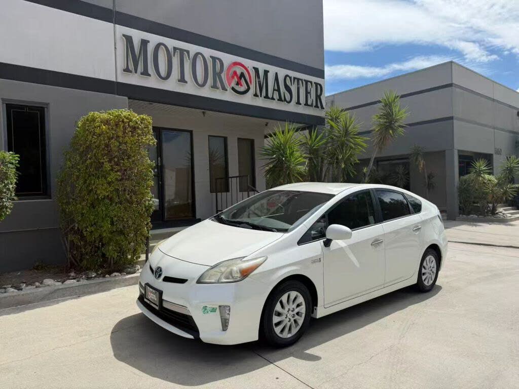 2014 Toyota Prius Plug-In Hybrid