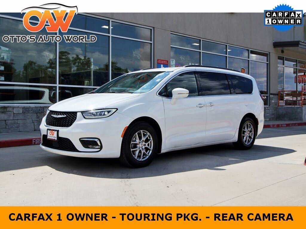 2022 Chrysler Pacifica Touring FWD