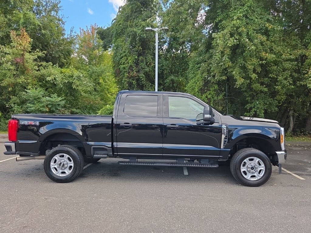 2025 Ford F-250 Super Duty XLT Crew Cab 4WD