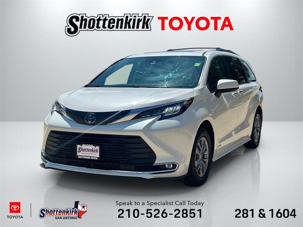 2021 Toyota Sienna XLE 7-Passenger FWD