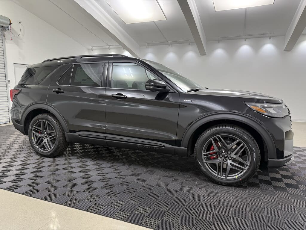 2025 Ford Explorer ST-Line RWD