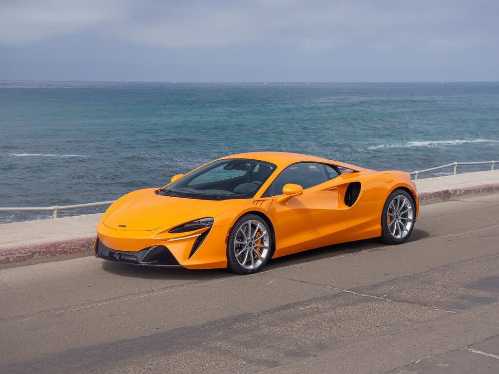 2025 McLaren Artura RWD