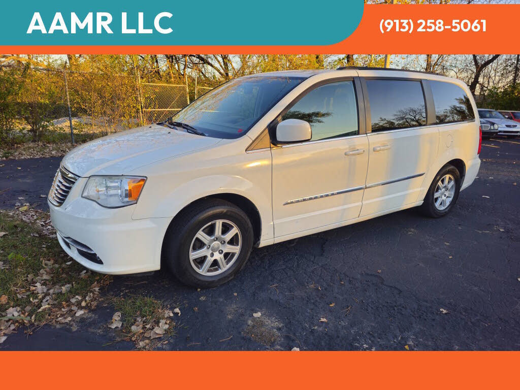 2011 Chrysler Town & Country Touring FWD