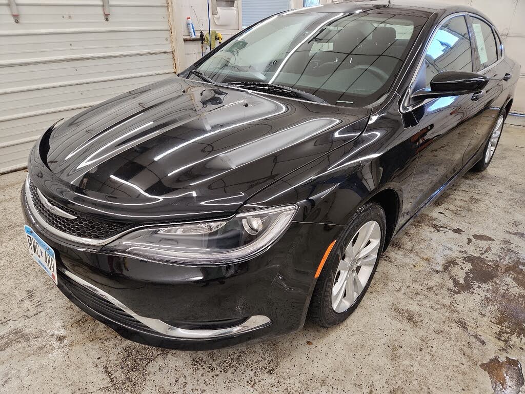 2016 Chrysler 200 Limited Sedan FWD