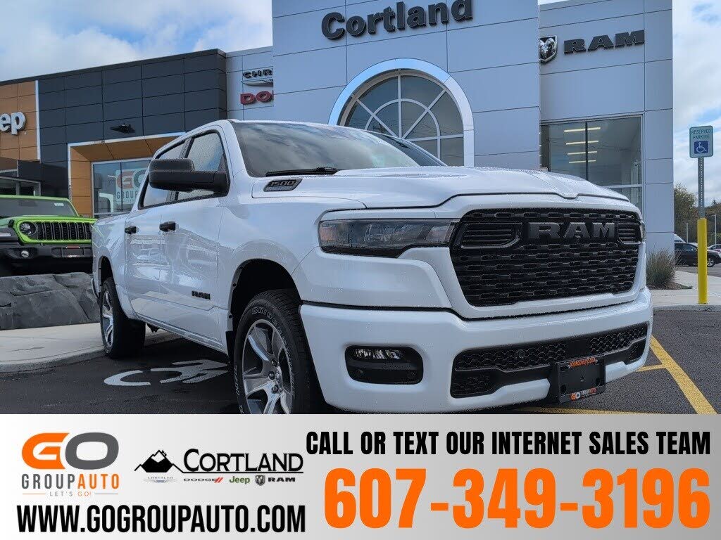 2025 RAM 1500 Express Crew Cab 4WD