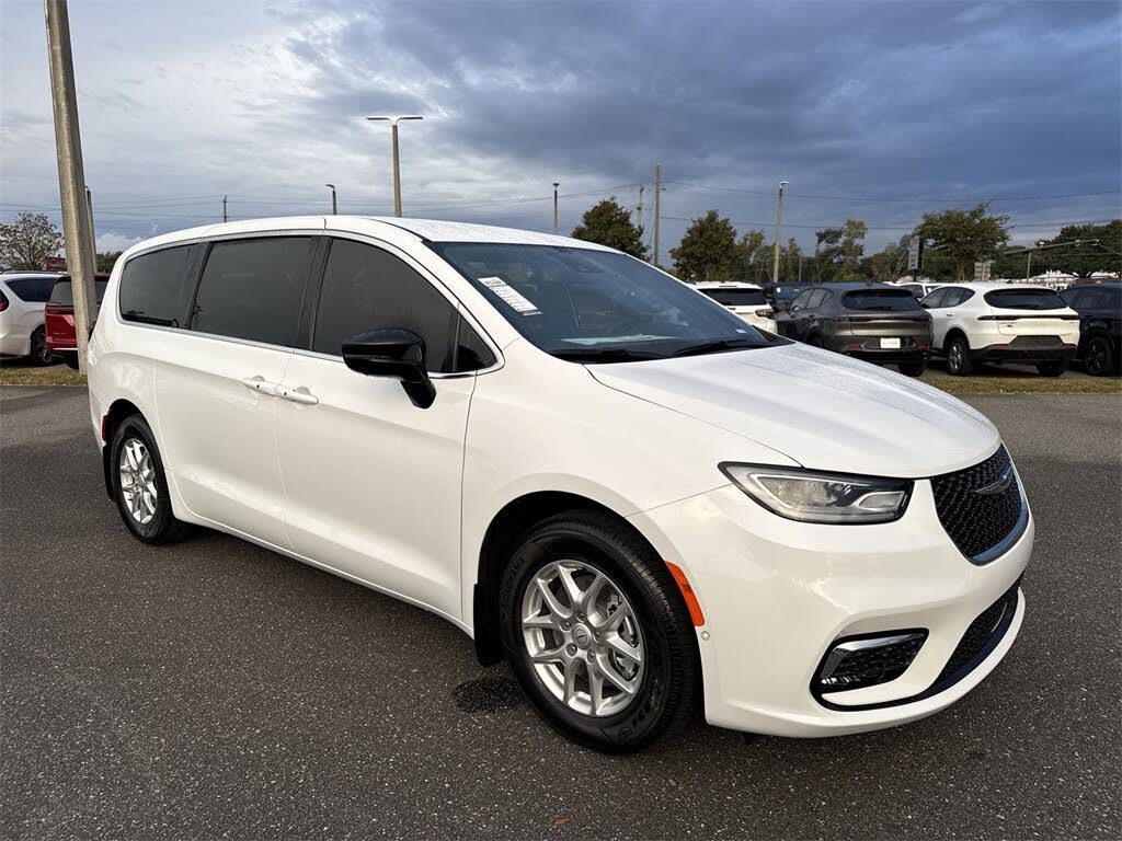 2026 Chrysler Pacifica Select FWD