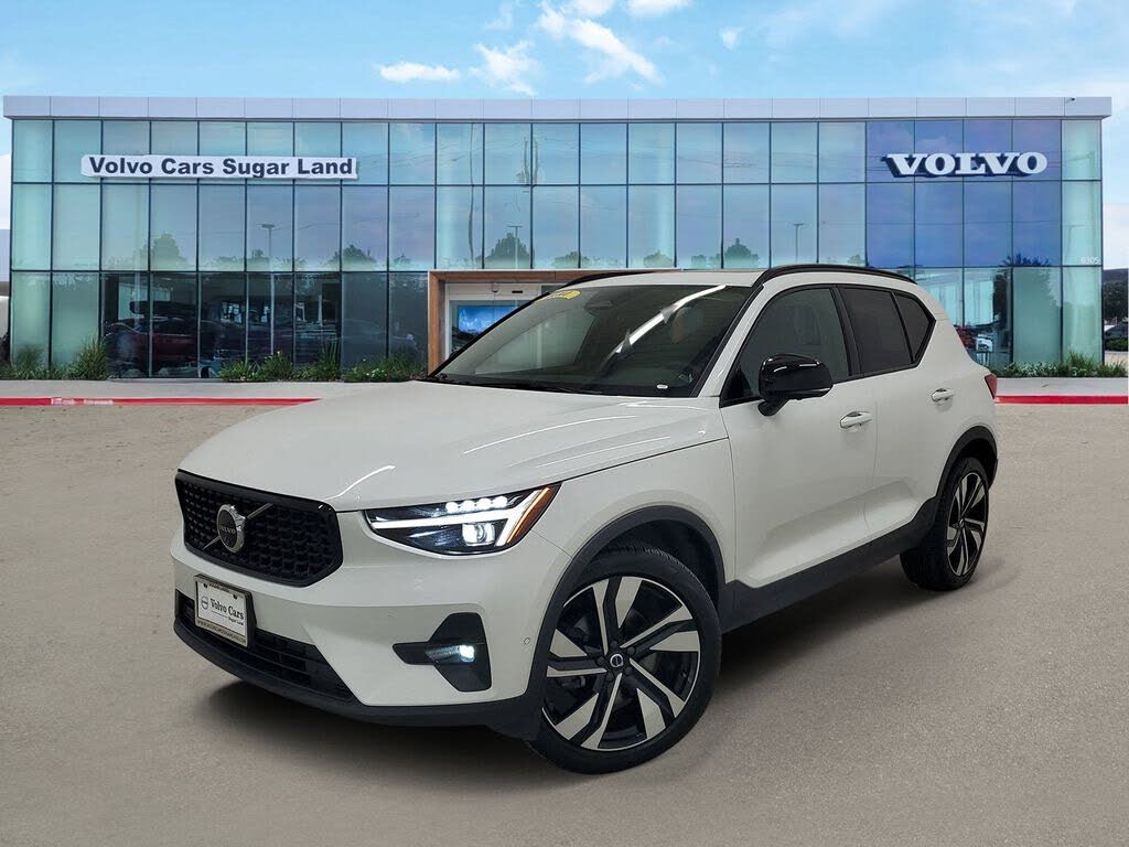 2025 Volvo XC40 B5 Ultra Dark Theme AWD