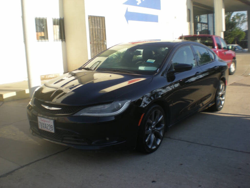2016 Chrysler 200 S Sedan FWD