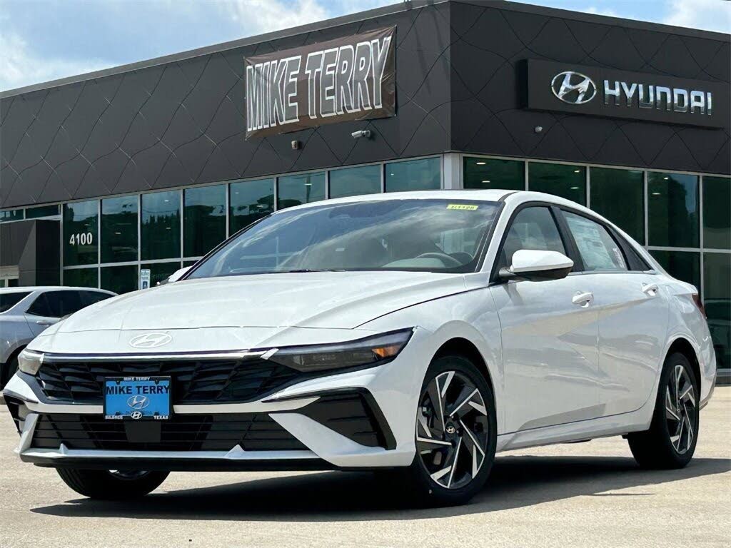 2024 Hyundai Elantra SEL FWD