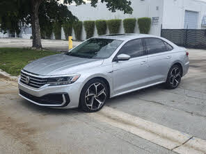 Volkswagen Passat 2.0T R-Line FWD